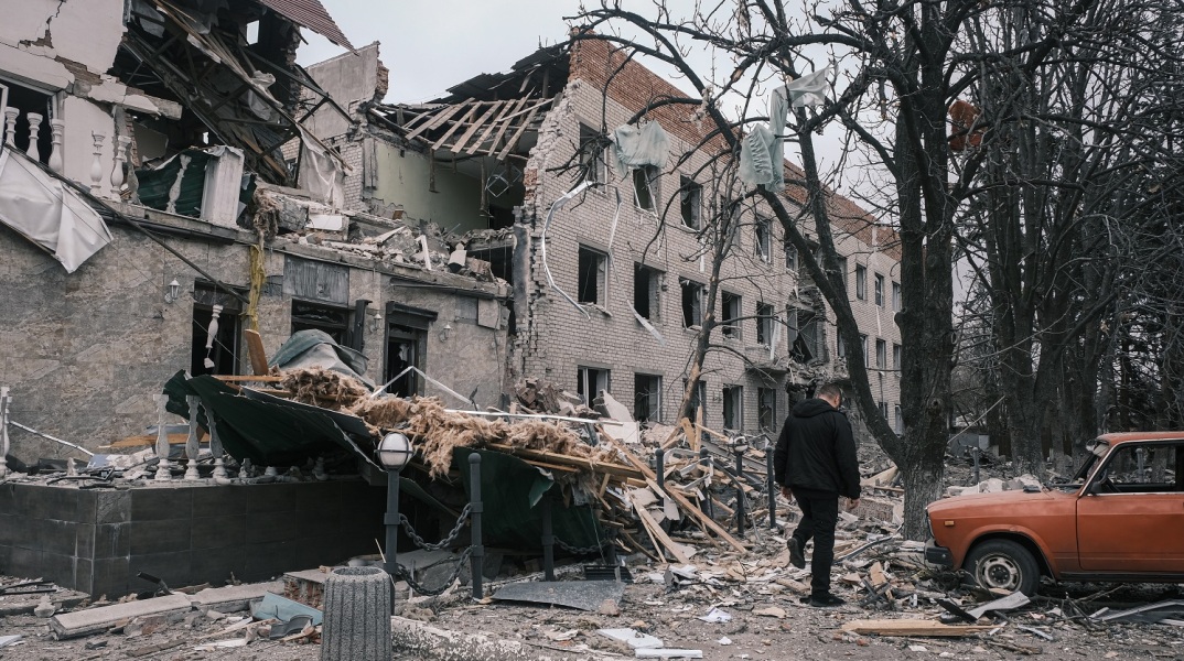 Προσωρινά χωριά θα κατασκευαστούν στην Ουκρανία μέσω σύμπραξης Ηνωμένου Βασιλείου - Πολωνίας, για όσους εγκατέλειψαν τα σπίτια τους λόγω της ρωσικής εισβολής.
