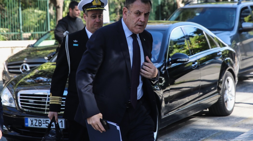 Ο υπουργός Εθνικής Άμυνας, Νίκος Παναγιωτόπουλος, προσέρχεται στη συνεδρίαση του ΚΥΣΕΑ
