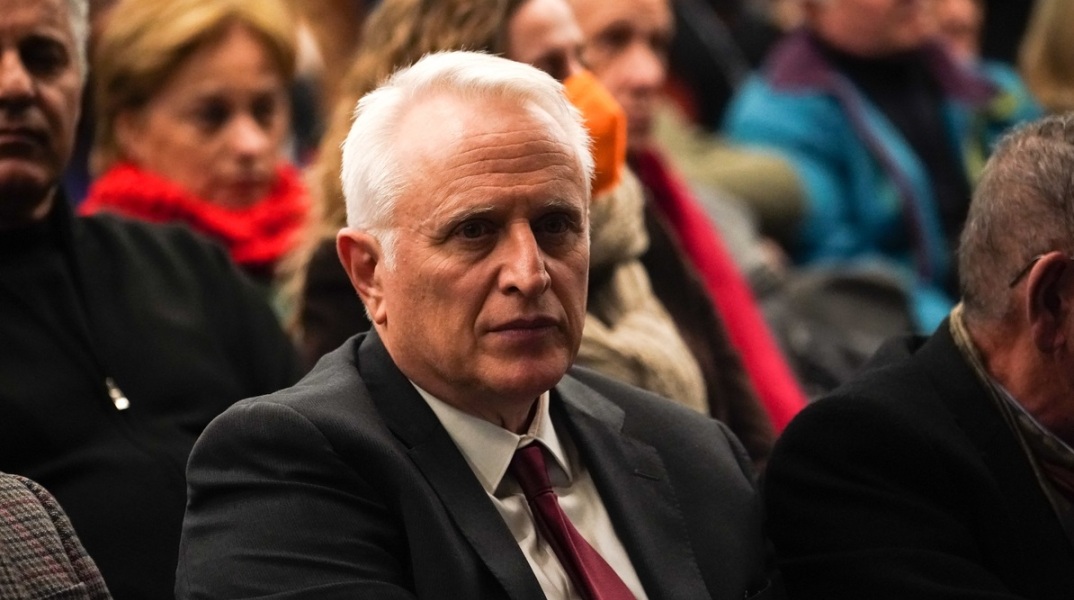 Η Νέα Δημοκρατία ζητά απαντήσεις από τον ΣΥΡΙΖΑ και τον Γιάννη Ραγκούση - Το δημοσίευμα για τη βίλα με στεγαστικό δάνειο από τον Οργανισμό Εργατικής Κατοικίας.