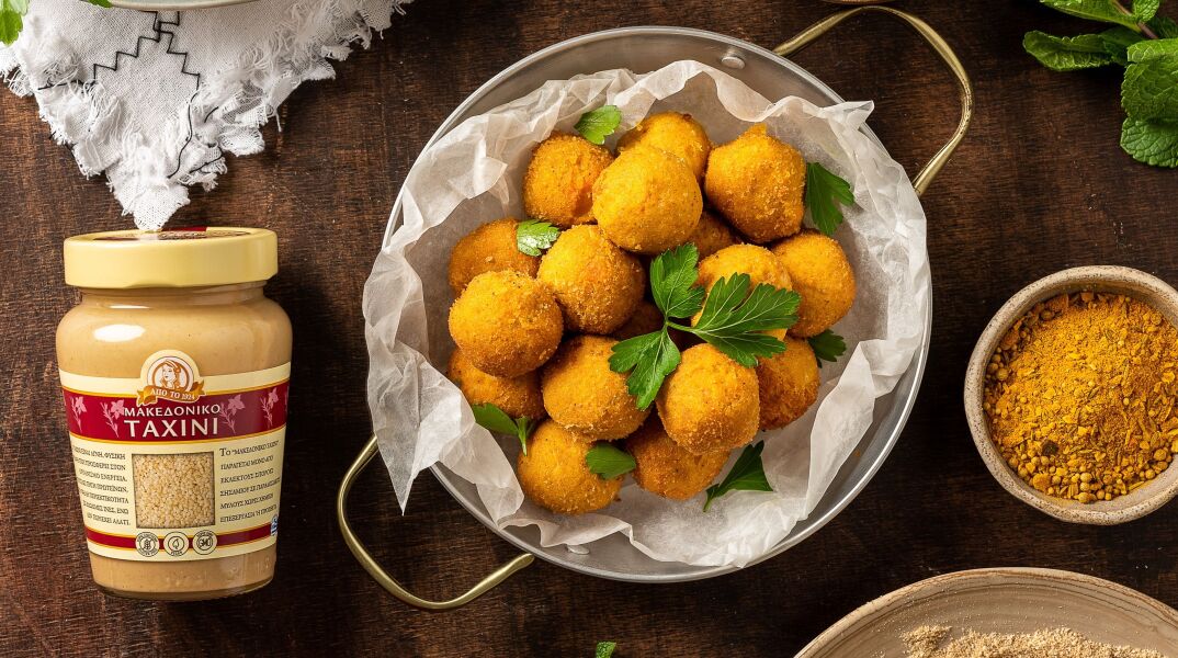 Καροτοκεφτέδες με Μακεδονικό Ταχίνι