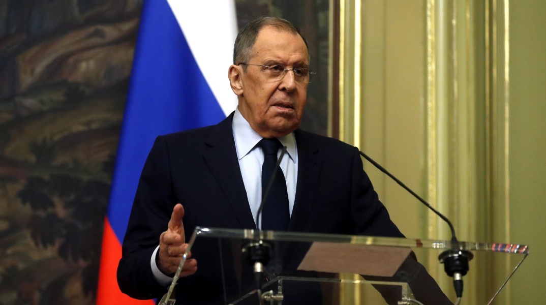Η Ρωσία είναι έτοιμη για να απαντήσει σε «υπαρξιακές απειλές», δήλωσε ο Σεργκέι Λαβρόφ: Παρουσίασε στον Πούτιν το επικαιροποιημένο δόγμα εξωτερικής πολιτικής.
