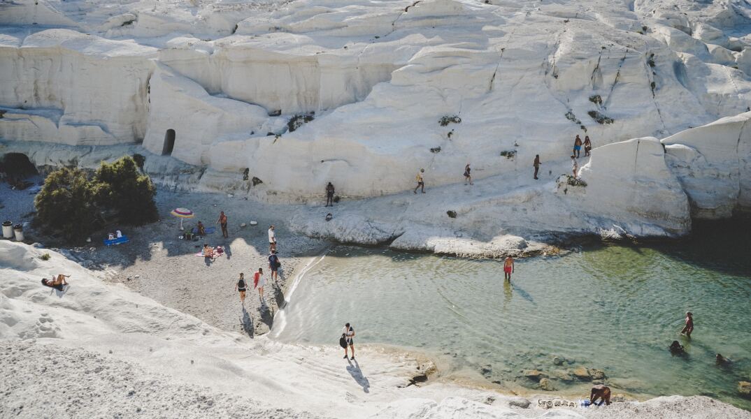 Μια συναρπαστική περιήγηση στα ελληνικά νησιά και σε 25 ξεχωριστούς τουριστικούς προορισμούς της χώρας μας, μέσα από το πρίσμα του National Geographic.