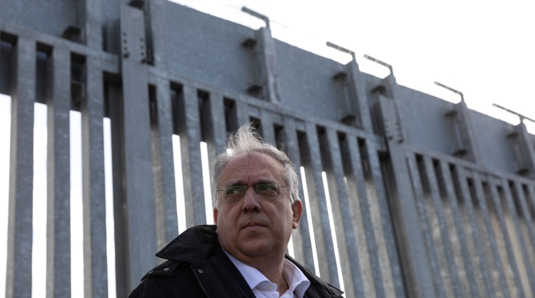Τάκης Θεοδωρικάκος για την επέκταση του φράχτη στον Έβρο: Συνεπής στις δεσμεύσεις της η κυβέρνηση - Οι δηλώσεις του υπουργού Προστασίας του Πολίτη.