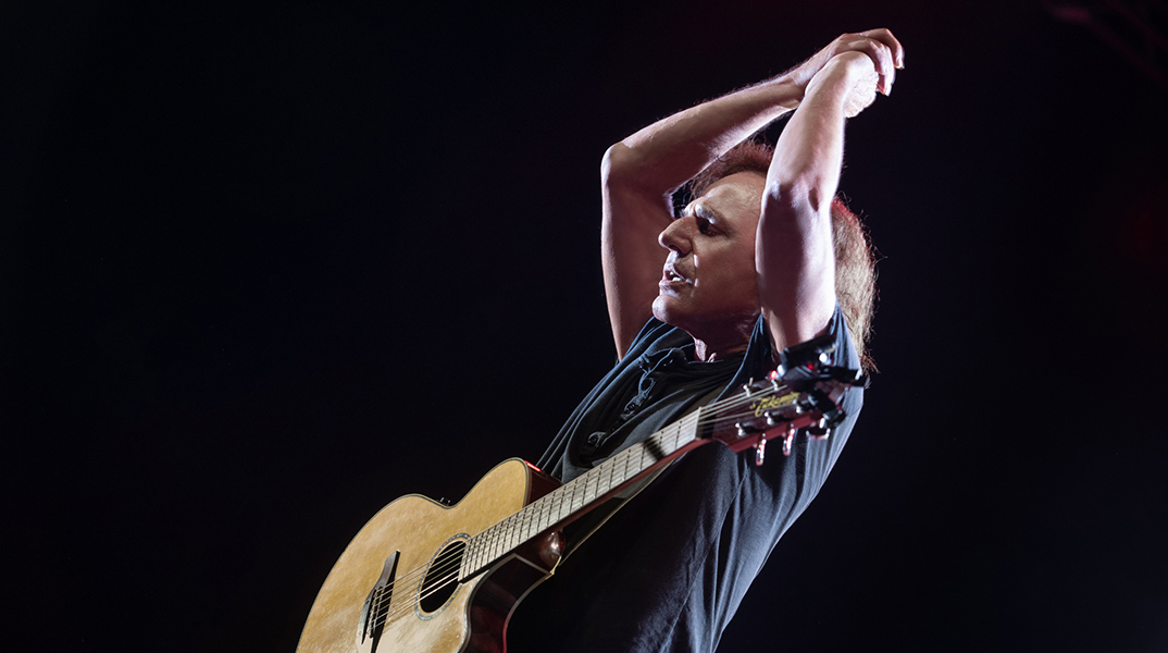 «50 χρόνια Βασίλης Παπακωνσταντίνου» και το γιορτάζει με μια συναυλία στο Καλλιμάρμαρο