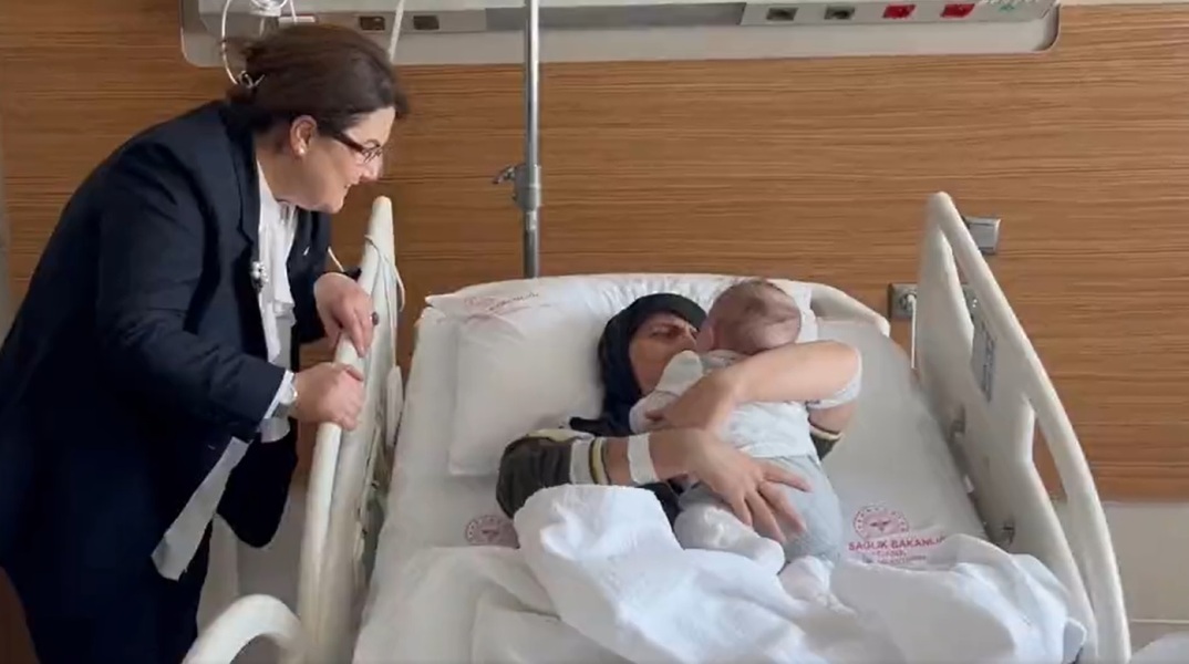 Τουρκία: Μητέρα και κόρη επανενώθηκαν 54 ημέρες μετά τον σεισμό της 6ης Φεβρουαρίου, χάρη σε  τεστ DNA - Ανασύρθηκε από τα ερείπια των τριάμισι μηνών κοριτσάκι.