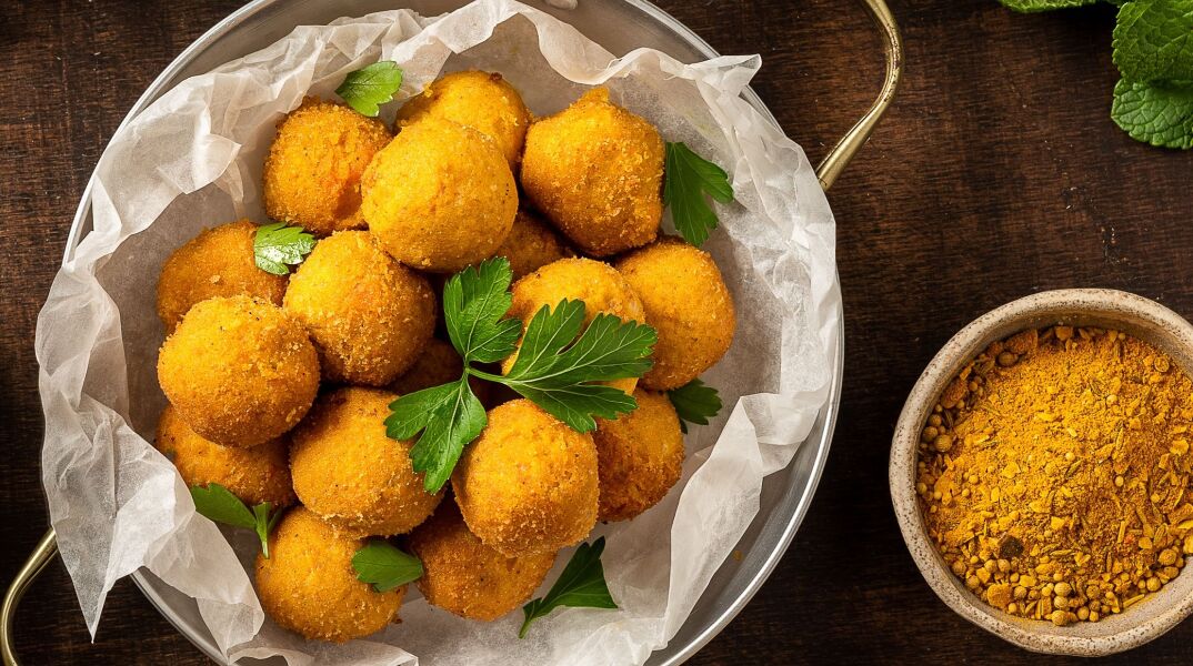 Καροτοκεφτέδες με Μακεδονικό Ταχίνι