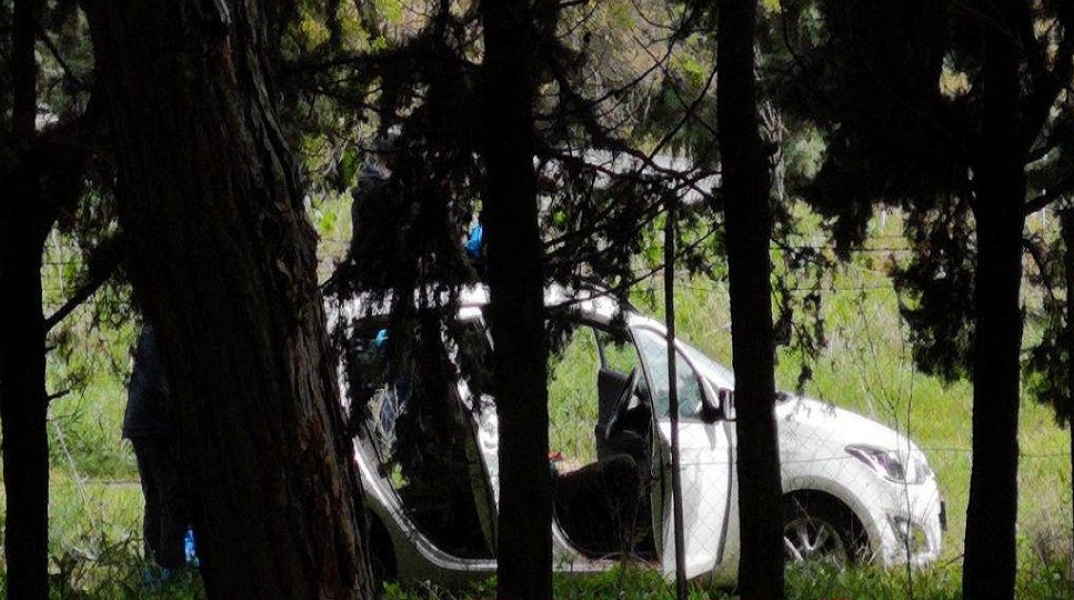 Το αυτοκίνητο όπου βρέθηκε δολοφονημένη η 50χρονη γυναίκα στη Χαλκηδόνα Θεσσαλονίκης