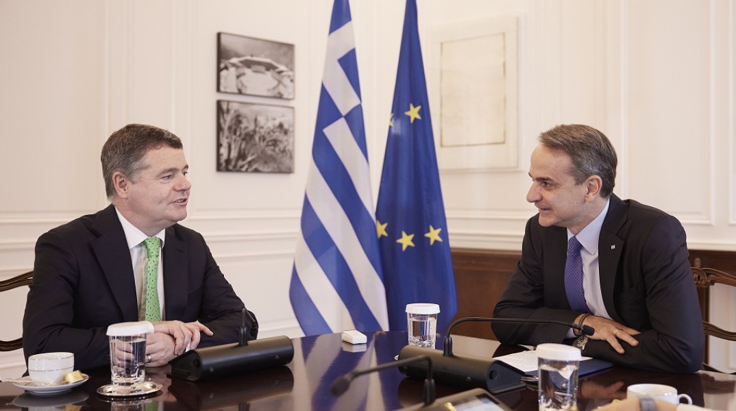 Συνάντηση Κυριάκου Μητσοτάκη με τον πρόεδρο του Eurogroup - Συγχαρητήρια στην Ελλάδα, τεράστια η πρόοδος που έχει συντελεστεί, τόνισε ο Πασκάλ Ντόναχιου.