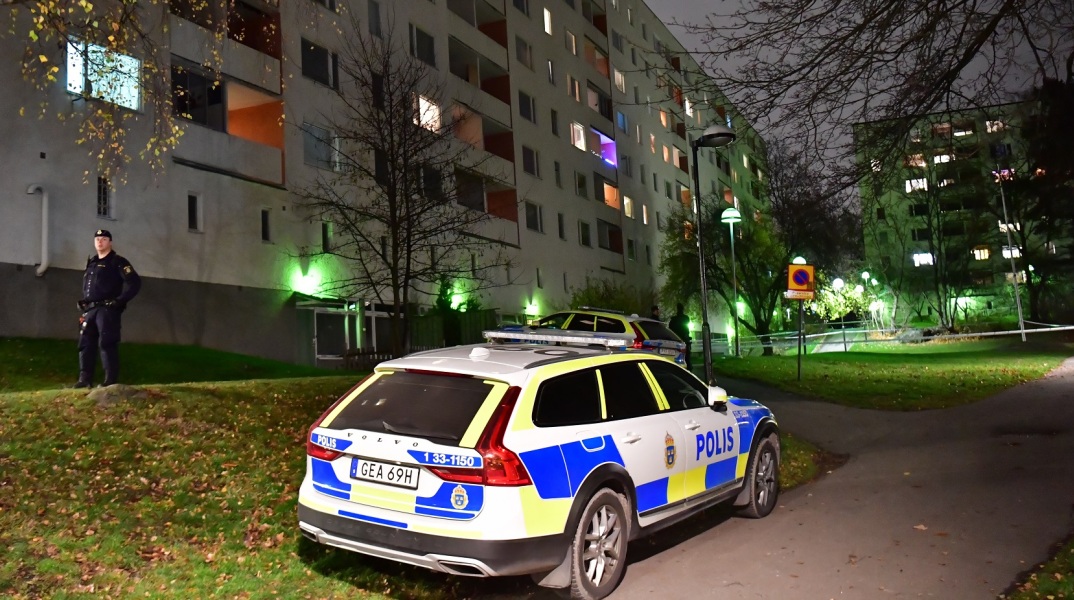Σουηδία: Πέντε συλλήψεις υπόπτων για σχεδιασμό τρομοκρατικής επίθεσης στη Στοκχόλμη - Οι διεθνείς διασυνδέσεις με τον βίαιο ισλαμιστικό εξτρεμισμό.