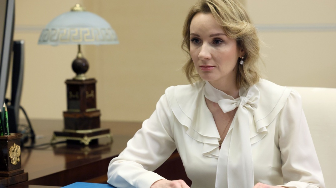 Ουκρανία: Το Κίεβο κατηγορεί την επίτροπο της Ρωσίας για τα δικαιώματα των παιδιών για την απαγωγή ενός 17χρονου από τη Μαριούπολη.