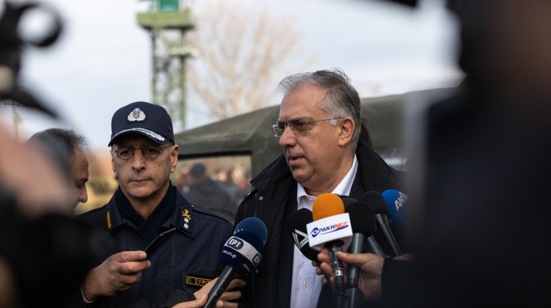 Τάκης Θεοδωρικάκος: Δεν υπάρχει φοβική αστυνομία - Η ΕΔΕ για το περιστατικό στην ΑΣΟΕΕ γίνεται γιατί το περιπολικό δεν υπάκουσε στις εντολές του αρχηγείου.