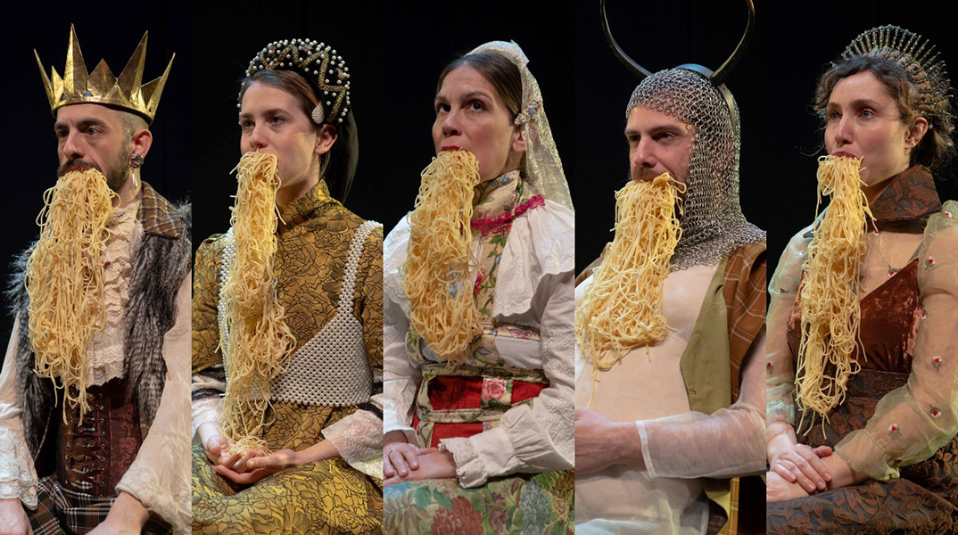 «Καμπάνες τα μεσάνυχτα. Κάποιες κυρίες διασκεδάζουν» στο Θέατρο Τέχνης Κάρολου Κουν