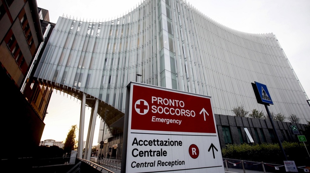 Σίλβιο Μπερλουσκόνι: Συνεχίζει να νοσηλεύεται για τέταρτη ημέρα σε νοσοκομείο του Μιλάνου - Κρίσιμες ώρες για τον Ιταλό πρώην πρωθυπουργό.