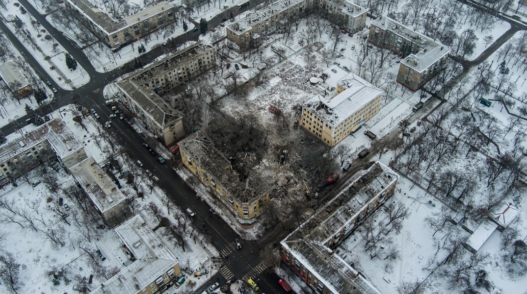 Ουκρανία: Ένας χρόνος από την επίθεση στον σιδηροδρομικό σταθμό του Κραματόρσκ, μία από τις φονικότερες επιθέσεις των ρωσικών δυνάμεων κατά αμάχων στον πόλεμο.