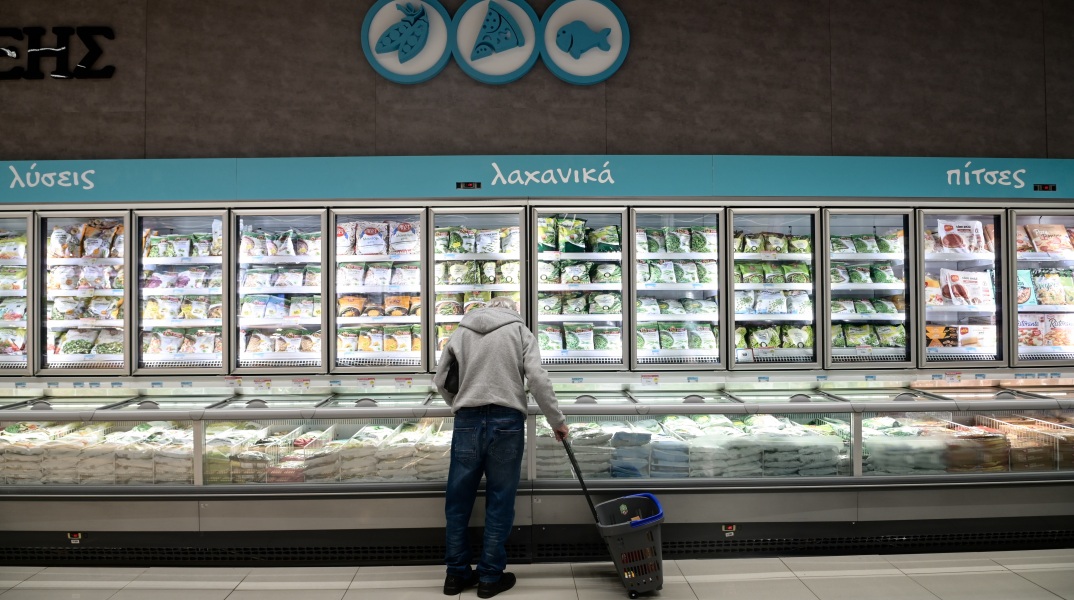 Τρόφιμα: Γιατί υπάρχει απόκλιση στην πορεία των εγχώριων λιανικών και διεθνών τιμών - Τα στοιχεία για τον πληθωρισμό και η συνολική κατάσταση στην Ευρωζώνη.