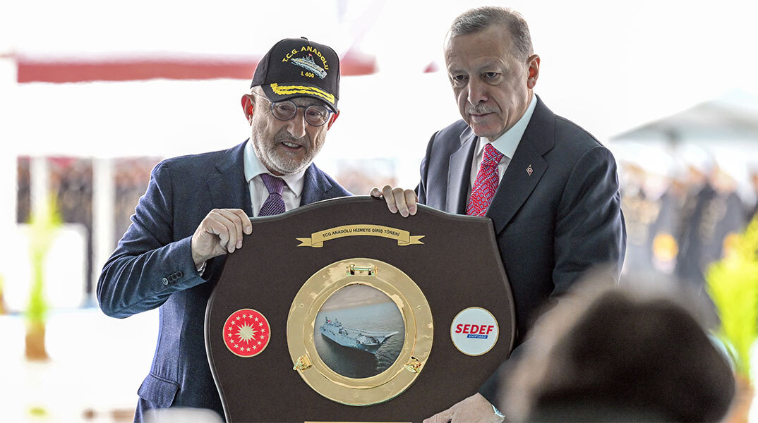Παρουσία του Ερντογάν η τελετή παράδοσης του πολεμικού πλοίου TCG Anadolu