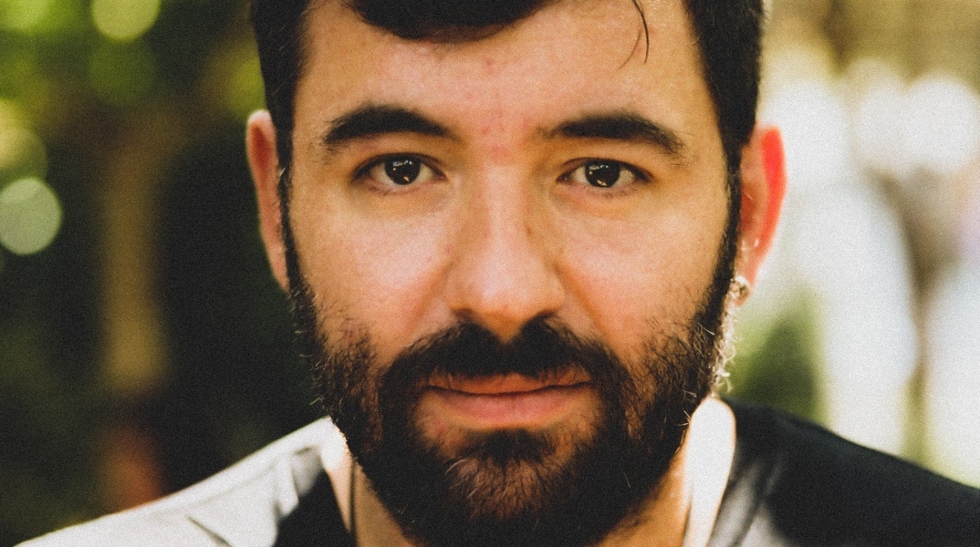 Ο σκηνοθέτης Γρηγόρης Χατζάκης καταπιάνεται με την "Αλίκη" του Λιούις Κάρολ στο Bios