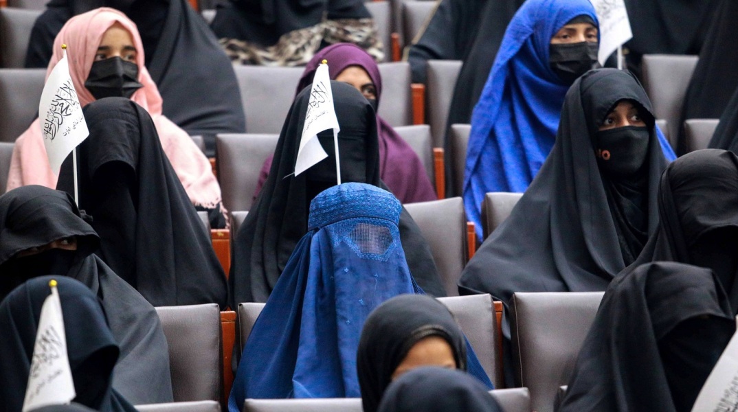 Αφγανιστάν: «Εσωτερικό θέμα» η απόφαση των Ταλιμπάν να απαγορεύσουν στις γυναίκες να εργάζονται στον ΟΗΕ - Επανεξετάζουν τη δράση τους στη χώρα τα Ηνωμένα Έθνη.