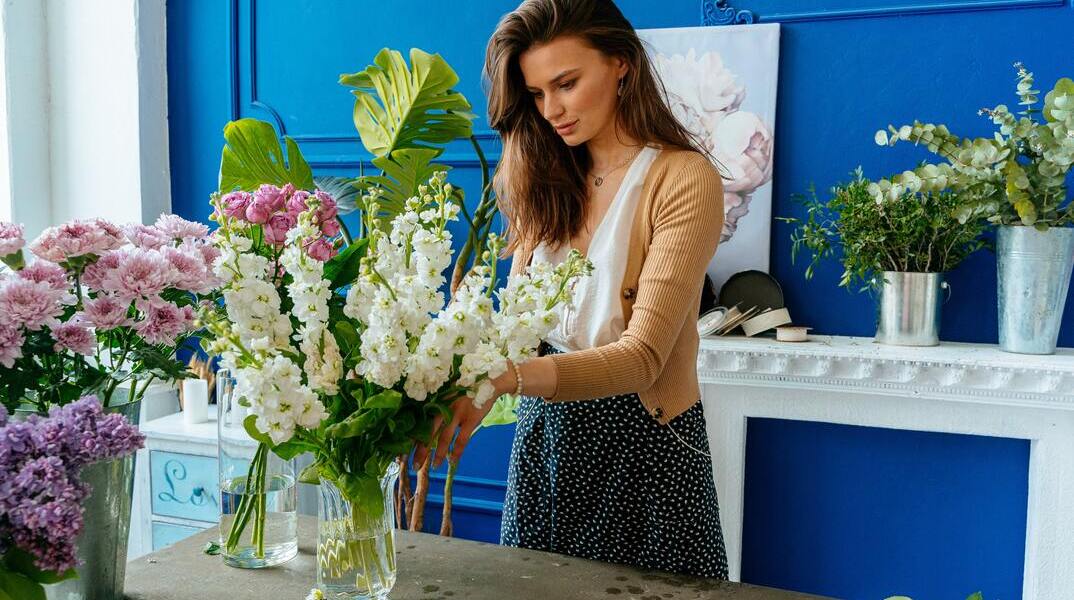 Τα λουλούδια ομορφαίνουν τον χώρο που ζούμε. Αυτοί είναι 6 τρόποι για να τα διατηρήσετε φρέσκα και ζωντανά για περισσότερο καιρό, μέσα στο βάζο τους. 