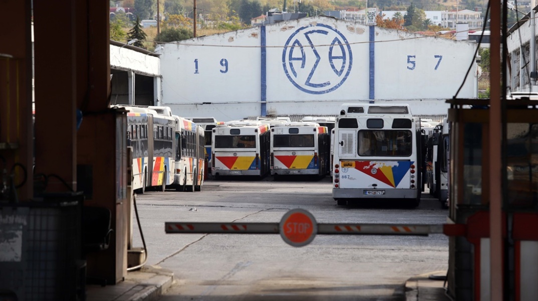Λεωφορείο του ΟΑΣΘ σε αμαξοστάσιο στη Θεσσαλονίκη