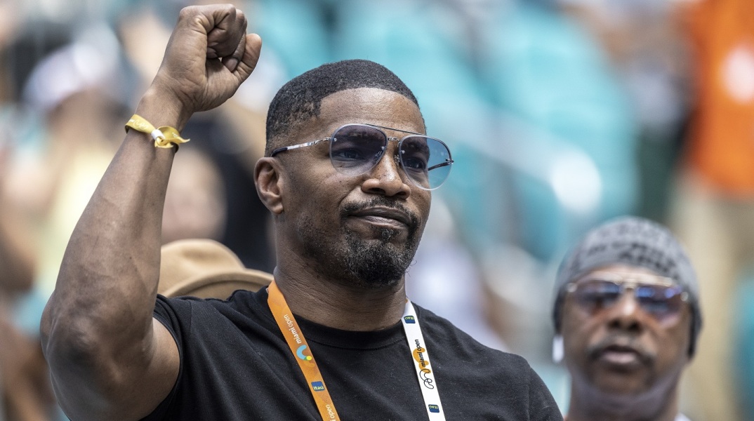 Ο ηθοποιός Τζέιμι Φοξ μεταφέρθηκε εσπευσμένα στο νοσοκομείο, όπως αποκάλυψε η κόρη του - Βρισκόταν στην Ατλάντα για γυρίσματα με την Κάμερον Ντίαζ.