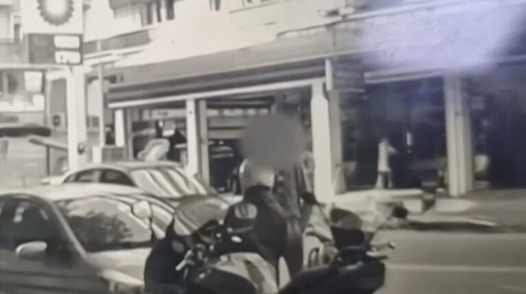 Βίντεο ντοκουμέντο από την επίθεση οδηγού σε δημοτικούς αστυνομικούς στη Θεσσαλονίκη