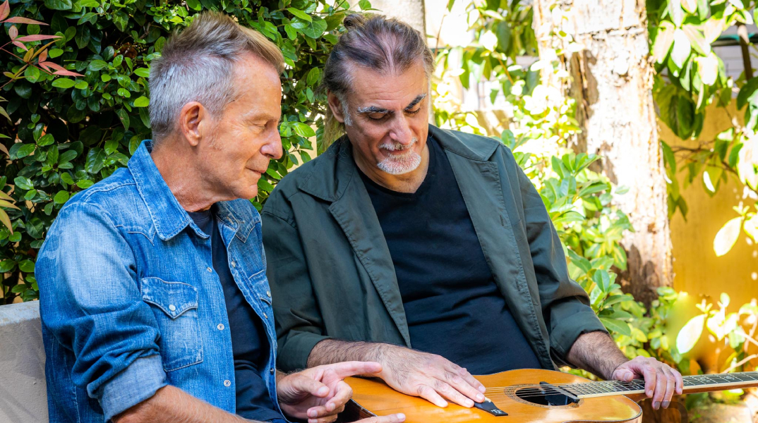 Ο Φίλιππος Πλιάτσικας και ο Βαγγέλης Γερμανός στη μουσική σκηνή Σφίγγα