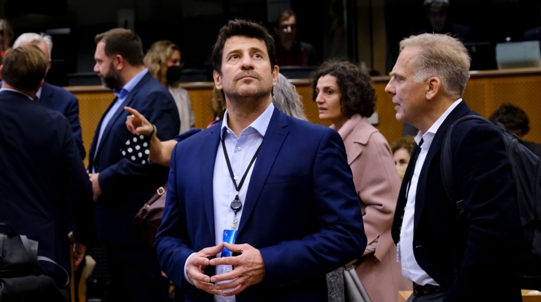 Η ανακοίνωση του ΠΑΣΟΚ-ΚΙΝΑΛ για την υπόθεση του ευρωβουλευτή Αλέξη Γεωργούλη: Ντροπή να διαρρέονται ονόματα από τον ΣΥΡΙΖΑ.