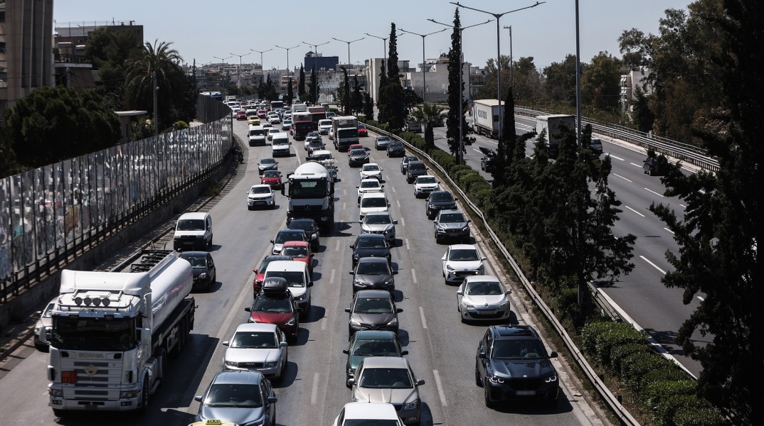 Επιστρέφουν οι εκδρομείς του Πάσχα - Αυξημένη κίνηση σε Αθηνών-Κορίνθου και Αθηνών-Λαμίας - Η κατάσταση στα διόδια των Μαλγάρων.