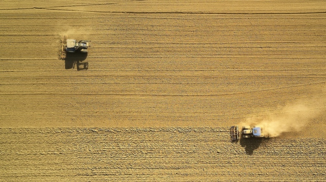 ΕΕ: Οι Βρυξέλλες επικρίνουν την απαγόρευση εισαγωγής ουκρανικών σιτηρών από την Πολωνία, την Ουγγαρία και τη Σλοβακία - «Μη αποδεκτά μονομερή μέτρα».
