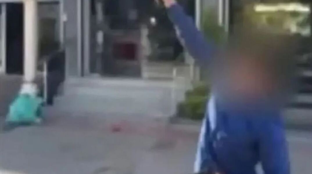 Ανθρωποκυνηγητό για τον νεαρό που πυροβόλησε στη μέση του δρόμου στα Άνω Λιόσια