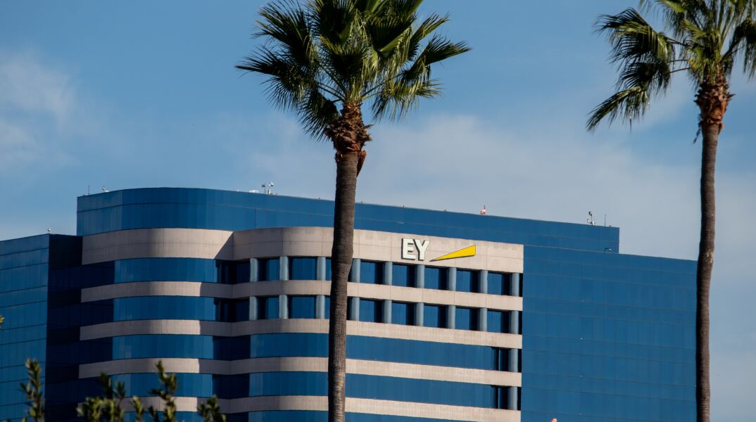 H εταιρεία EY
