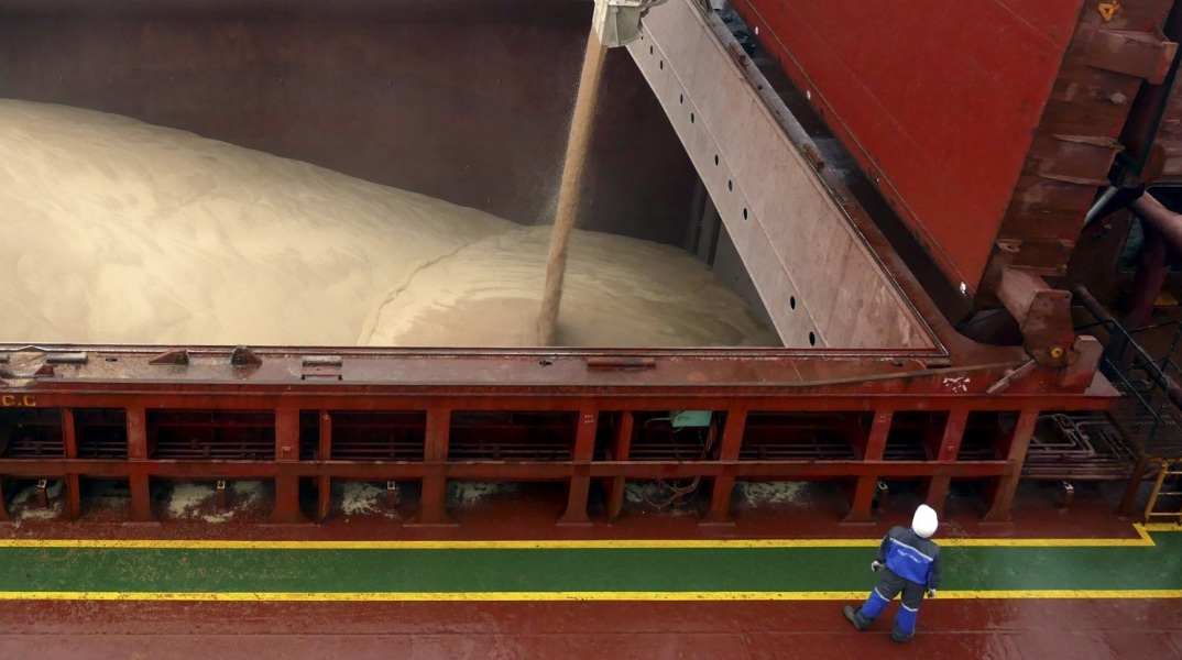 Ρουμανία, η επόμενη χώρα στην ανατολική Ευρώπη που εξετάζει την απαγόρευση στις εισαγωγές ουκρανικών σιτηρών - Απειλείται με «διακοπή» η Μαύρη Θάλασσα. 