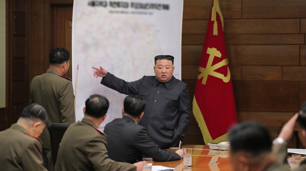 Βόρεια Κορέα: Ο Κιμ ζήτησε να εκτοξευθεί ο πρώτος κατασκοπευτικός δορυφόρος της χώρας - Αμφισβητούν οι ειδικοί την τεχνολογική ικανότητα της Πιονγκγιάνγκ.