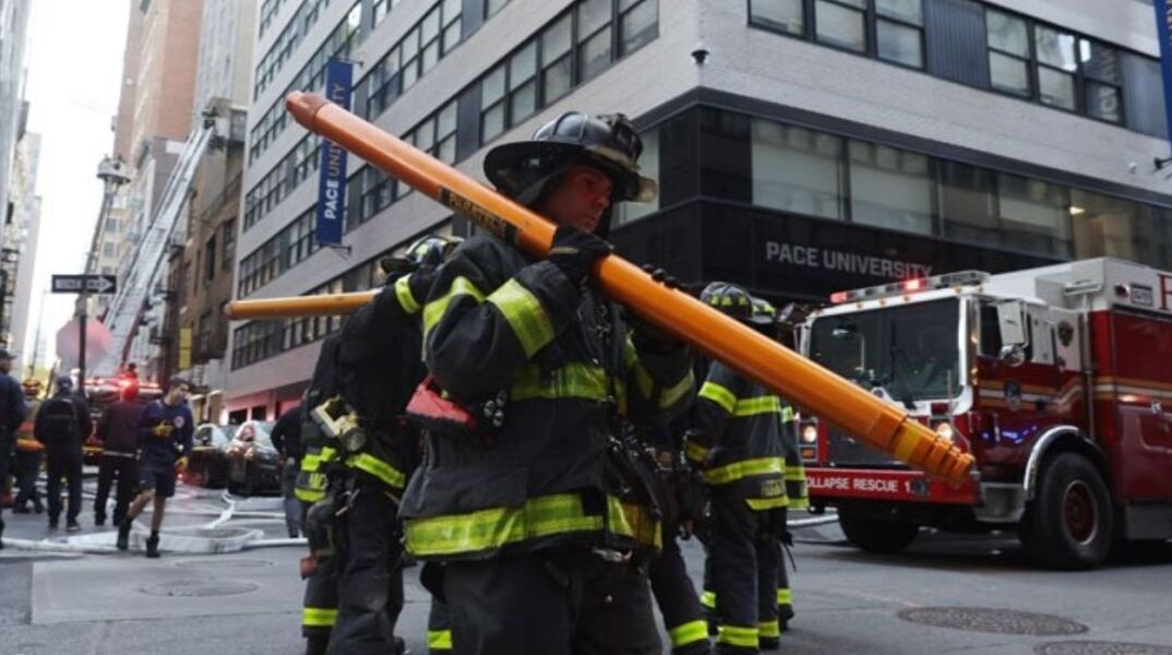 Πυροσβέστες στη Νέα Υόρκη
