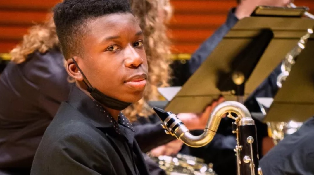 ΗΠΑ: Ο πρόεδρος Μπάιντεν κάλεσε στον Λευκό Οίκο τον έφηβο Αφρομερικανό τον οποίο πυροβόλησε ιδιοκτήτης σπιτιού, αφού του χτύπησε κατά λάθος την πόρτα.