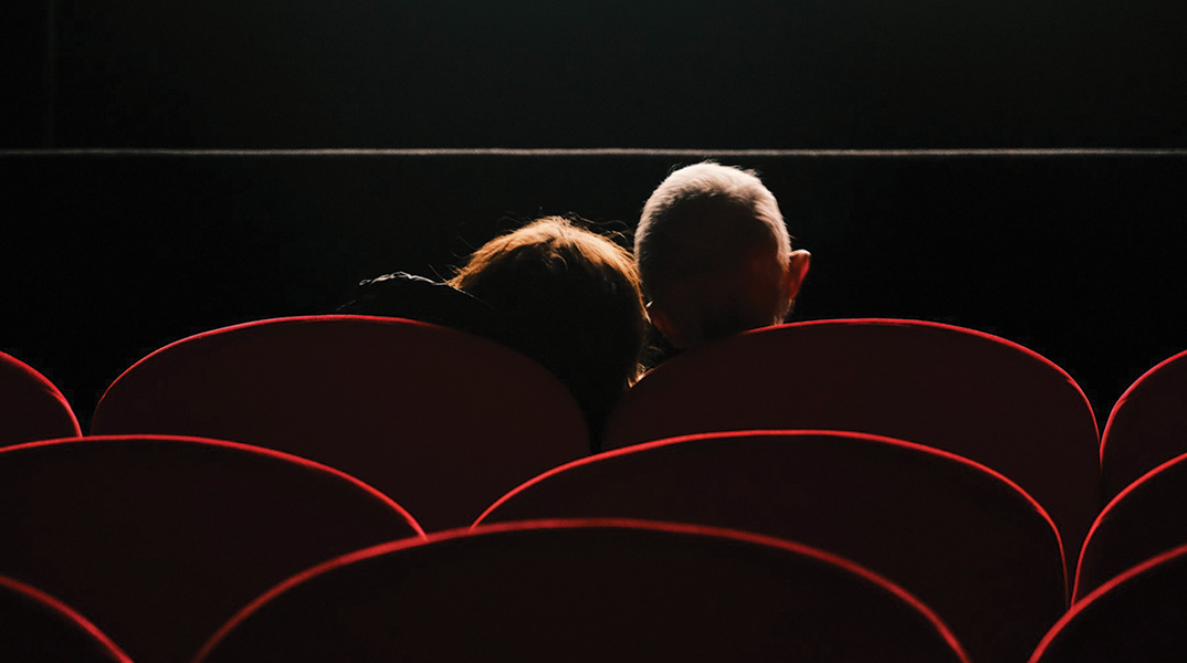 Η συγγραφέας Λένα Διβάνη κυκλοφορεί στην πόλη, φωτογραφίζει ό,τι της κάνει κλικ και γράφει μερικές σκέψεις