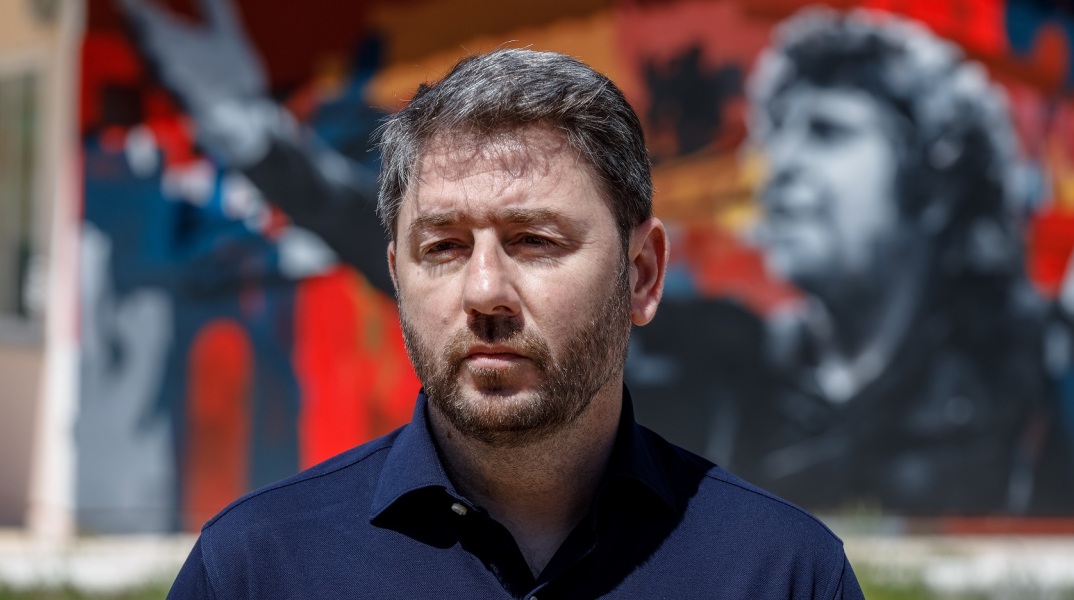 Νίκος Ανδρουλάκης: Ο πρόεδρος του ΠΑΣΟΚ-ΚΙΝΑΛ επισκέφθηκε μαζί με τον γιο του Γρηγόρη Λαμπράκη τις φυλακές Ωρωπού - Το μήνυμά του για την 21η Απριλίου.