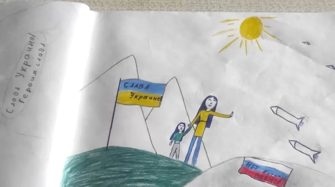 Ρωσία: Ο πατέρας που χωρίστηκε από την κόρη του εξαιτίας ενός αντιπολεμικού σκίτσου για την Ουκρανία διατηρεί την κηδεμονία της.