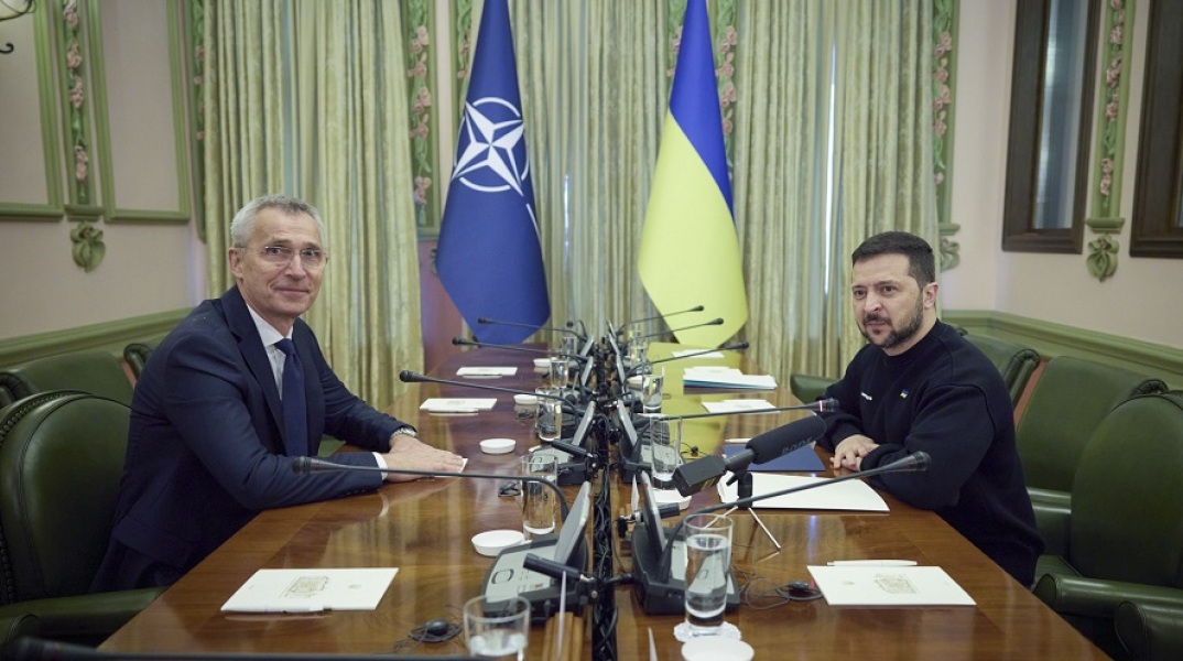 ΝΑΤΟ - Στόλτενμπεργκ: Η Ουκρανία θα γίνει μέλος της Ατλαντικής Συμμαχίας - «Το βασικό τώρα είναι να διασφαλισθεί ότι θα νικήσει τη Ρωσία»