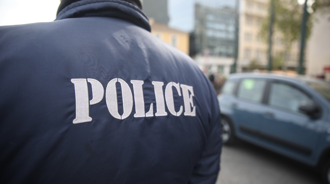 Χαλκηδόνα Θεσσαλονίκης: Στα χέρια της αστυνομίας βρίσκεται ο 34χρονος που είχε ταυτοποιηθεί για τη δολοφονία της 71χρονης μητέρας του.