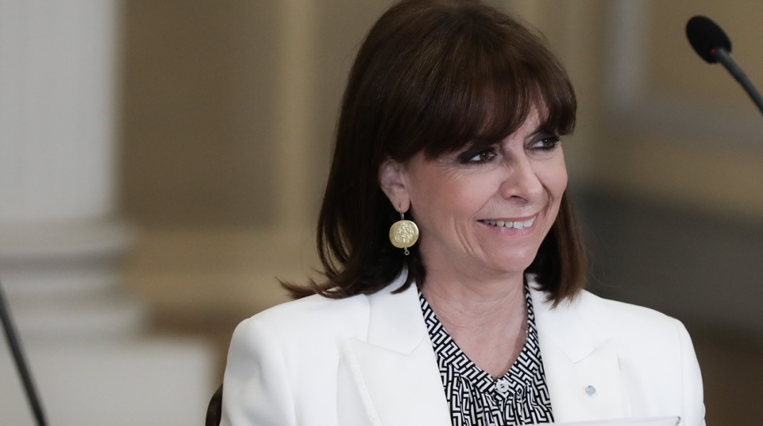 Παγκόσμια Ημέρα Βιβλίου: Η ανάρτηση της Προέδρου της Δημοκρατίας, Κατερίνας Σακελλαροπούλου στο Facebook - «Ένα νήμα που μας συνδέει με τους άλλους».