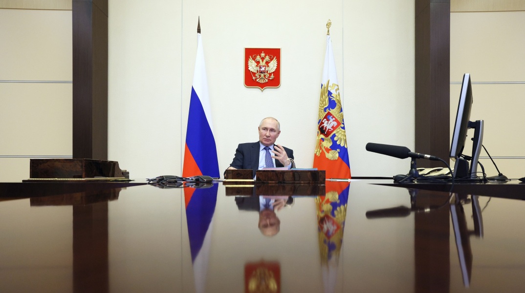 Απορρίπτει η Ρωσία τα «ψέματα» ότι ο Πούτιν έχει σωσίες και ο ίδιος βρίσκεται σε καταφύγιο - Πώς σχολιάζει το Κρεμλίνο τις εικασίες ότι είναι άρρωστος.