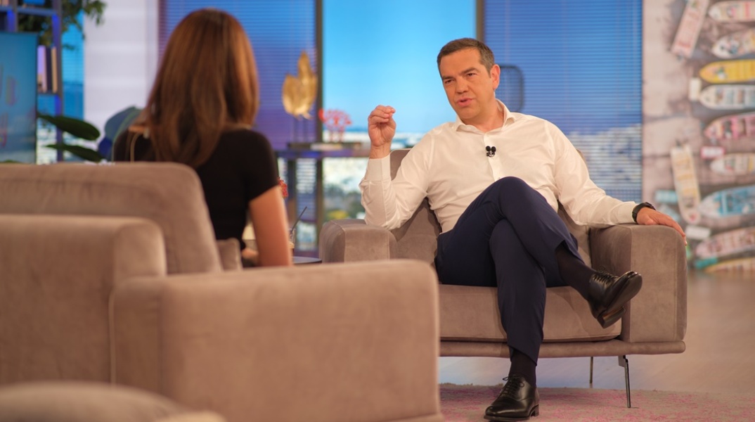 Ο Αλέξης Τσίπρας κατά τη διάρκεια συνέντευξης στην Σταματίνα Τσιμτσιλή