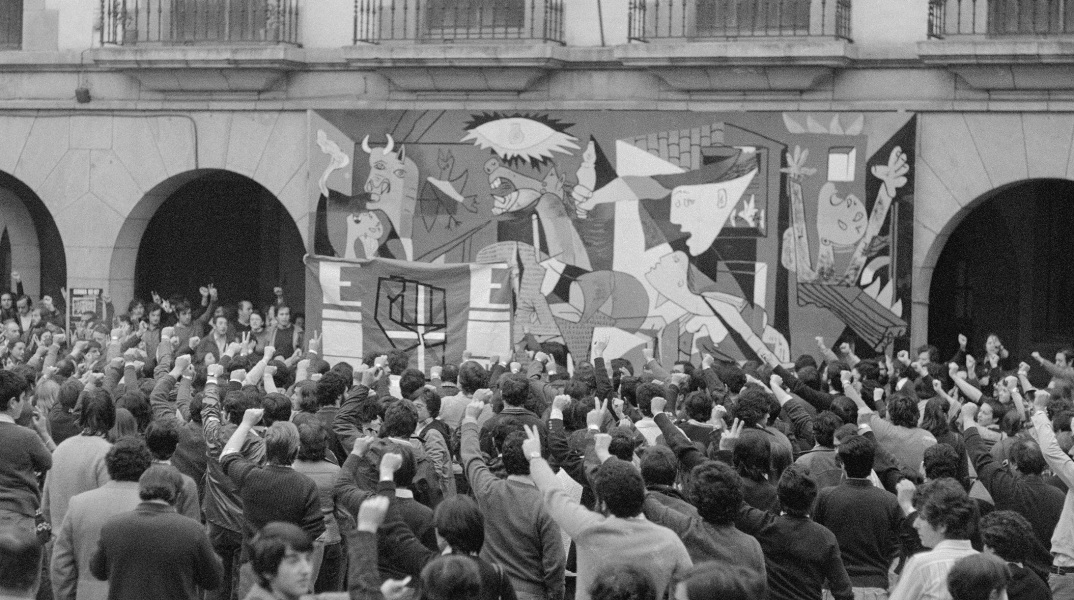 Guernica: Σαν σήμερα 26 Απριλίου 1937, βομβαρδίζεται από γερμανικά και ιταλικά αεροσκάφη στη διάρκεια του ισπανικού εμφυλίου - Η καταστροφή και η φρίκη που αποτύπωσε ο Πικάσο στον διασημότερο πίνακά του