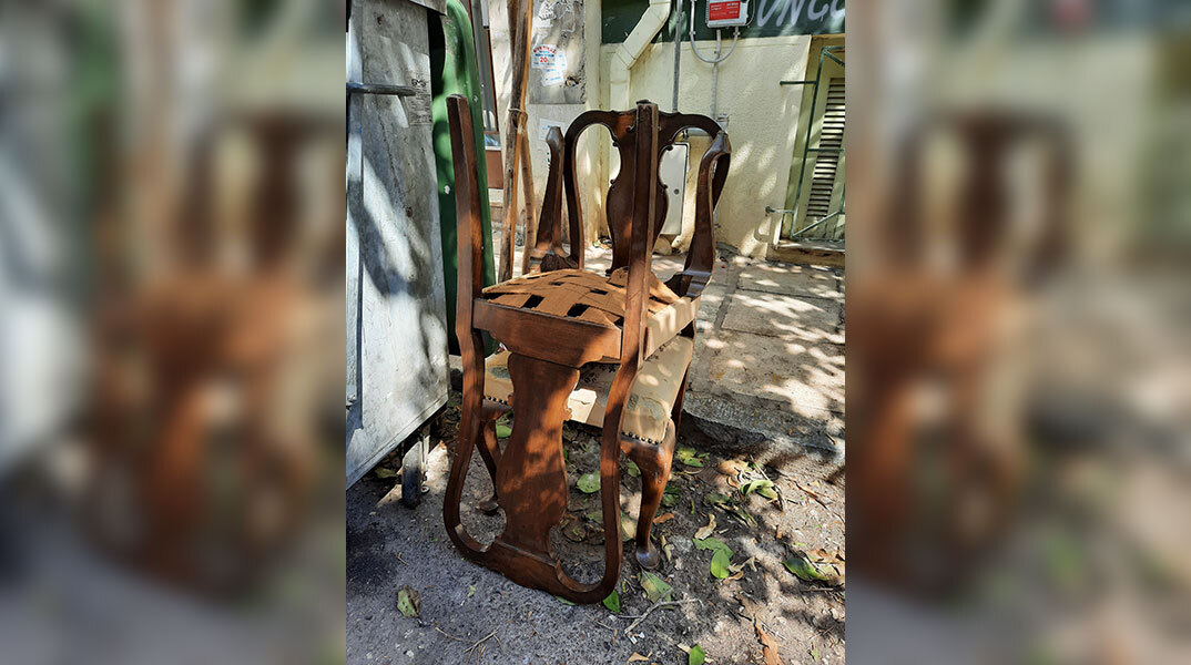 Ο ταπετσιέρης Γιάννης Κοφινάς φτιάχνει το «πρόσωπο των πραγμάτων»