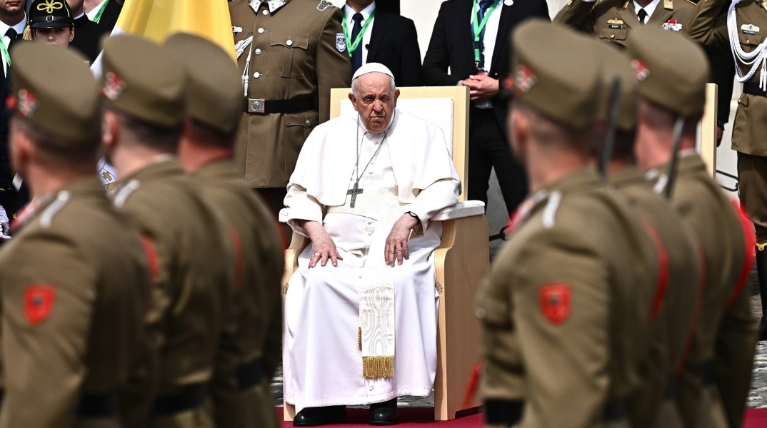 Ουγγαρία: Ο πάπας Φραγκίσκος προειδοποιεί για την ενίσχυση του εθνικισμού στο όνομα της χριστιανικότητας κατά την ομιλία του ενώπιον του Βίκτορ Ορμπάν.