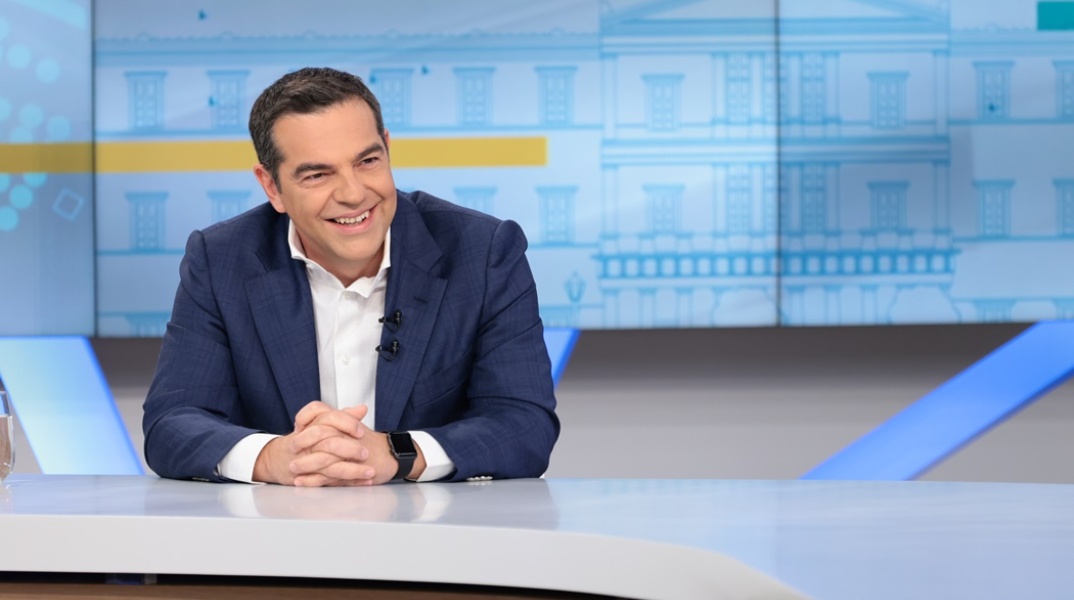 Ο πρόεδρος του ΣΥΡΙΖΑ - Προοδευτική Συμμαχία, Αλέξης Τσίπρας, κατά τη διάρκεια της συνέντευξής του στον ΣΚΑΪ