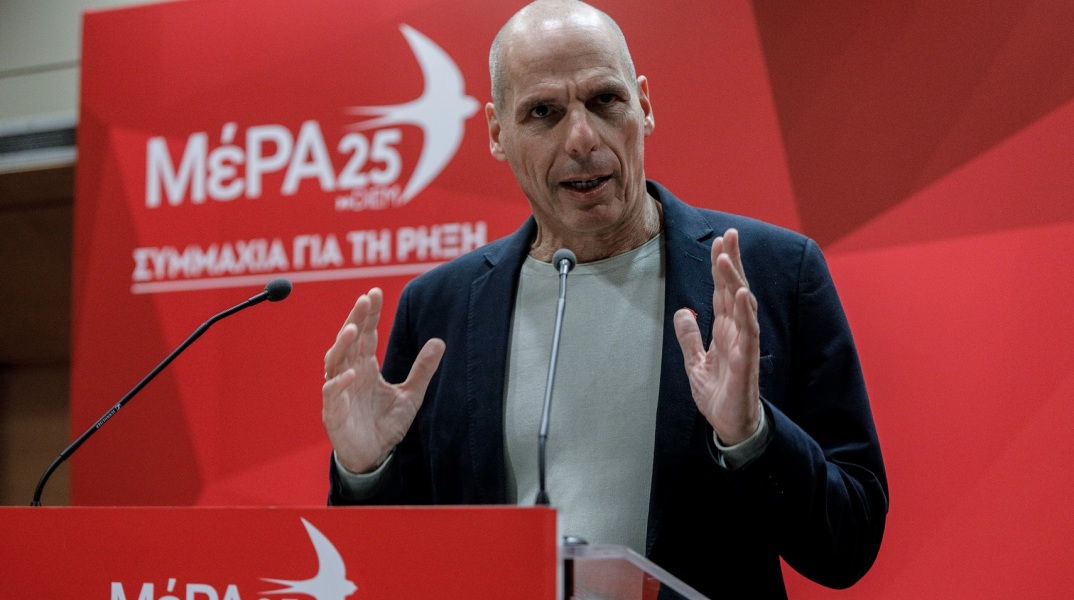 Γιάνης Βαρουφάκης: Διαψεύδει τα περί συνάντησης με τον Αλέξη Τσίπρα - Πώς σχολιάζει τα δημοσιεύματα ο επικεφαλής του ΜέΡΑ25.