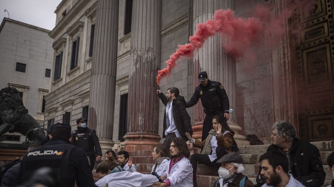 Ισπανία: Η Εθνική Μετεωρολογική Υπηρεσία στόχος επιθέσεων από αρνητές της κλιματικής αλλαγής - Η χώρα πλήττεται από υψηλές θερμοκρασίες και ρεκόρ ξηρασίας.